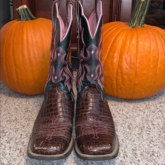Ariat cowboy boots - Picture 2 of 4